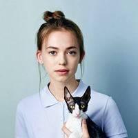 她的猫。 就是因为触碰到心底的