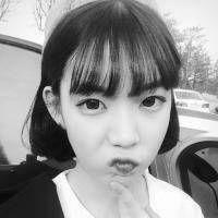 灰色头像 我们生活在阴沟里，依