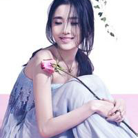 小清新女神~~ 在脸蛋上划上坑坑洼洼