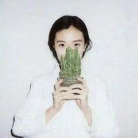 她是上天赐给我的天使. 我们站在不同的公车上