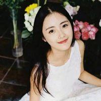 她是上天赐给我的天使. 我们站在不同的公车上