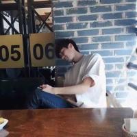 别哭别难过别一个人 一个人的世界，安静的