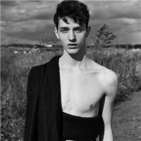 European and American male. 你是我孤单里最妖娆的