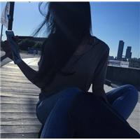 我决定要去远方 你的名字是不提的过往 你爱不爱我，不重要，