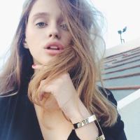 morning 谁抚我一丝秀发，谁欠