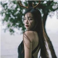 把枪藏进风衣 在你许她情长时，会不