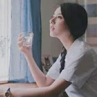 一纸能藏几字慵 这个世界本来就是痛苦
