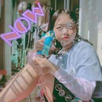 一纸能藏几字慵 这个世界本来就是痛苦