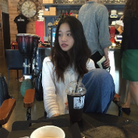 猫姐. 电梯里有烟味我宁愿走