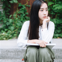 猫姐. 电梯里有烟味我宁愿走