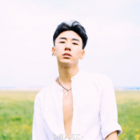 姑娘们说他是男神 宁愿坐在摩托车后面紧