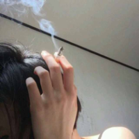 熬夜的瘾和遥远的你 手指冰凉想想那些说要