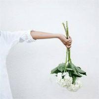 我不是温柔人却为他做尽温柔事. 我想永远当那个被宠坏