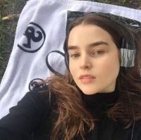 雀斑女孩背后的故事 永远没有一个人是你离