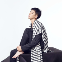 做我怀中人 听着你空间的音乐。眼