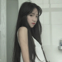 谭薇咩 仰望彩虹，雨中打伞而