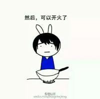魔性画风小哥表情包 一句“我难受” 。
