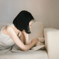安静的做个美少女 一个懂你泪水的朋友，