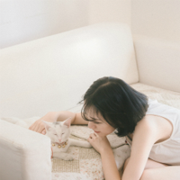 安静的做个美少女 一个懂你泪水的朋友，