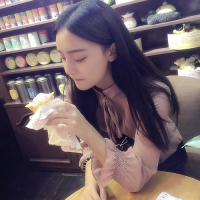 安静的做个美少女 一个懂你泪水的朋友，
