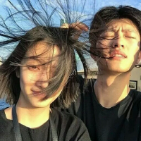我吻过你的脸 你双手