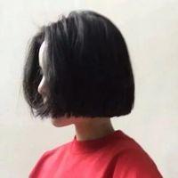 我已剪短了我的长发，剪短了对你的牵挂 我所谓的坚强，只不过