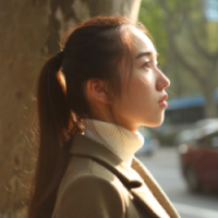 业余诗人. 躲避人群，在安静的角
