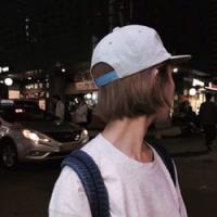 人从众 坚强的人，并不是能应