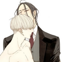 烈痞Rogue； 她一袭长裙很好看，而