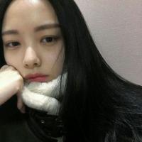 往事匿于风。 若君愿意，我愿一袭红