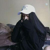 要么孤独 你笑起来不说话低着头