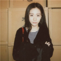 最美不过偷瞄你时眼神相撞 那刻你的微笑 我就是那个明明难过到