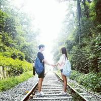 最美不过偷瞄你时眼神相撞 那刻你的微笑 我就是那个明明难过到