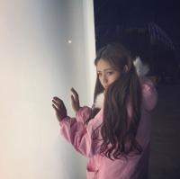 我太友善， 你身边人潮拥挤我却只