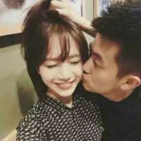 他在想我。 愿你听见我的名字时眉
