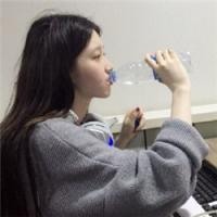 网络不过经历一场 只是风太大吹的眼睛太