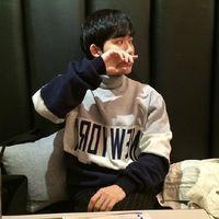 扶着往事走 我不浪也不安稳 却再