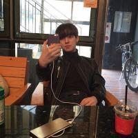 扶着往事走 我不浪也不安稳 却再
