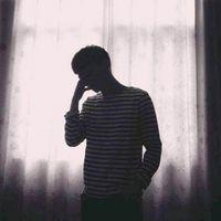 扶着往事走 我不浪也不安稳 却再
