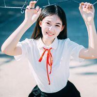 微风很轻柔。 像个路人看你生活 心