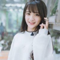 微风很轻柔。 像个路人看你生活 心