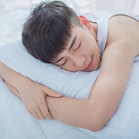 id:日寐不袂 有人说，爱是条河，容