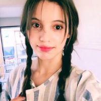 病娇少女. 真正有故事的人通常不