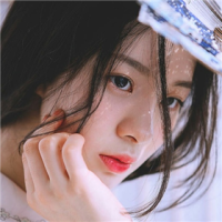 素手披薄衣^ 深夜还不睡，你是不是