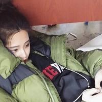 闻讯 你的肩膀染了她的缠绵