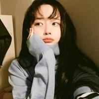提着酒瓶摇摇晃晃 笑