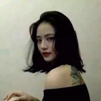 . 沾有泪痕的衣枕幼稚的