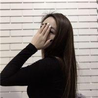 其实说白了，除了孤独和酒你什么都没有。 我们拥抱着就能取暖,