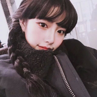 侧颜迷人. 十年之心起初于平淡，