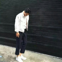一只失宠猫 过 去 经 历 的